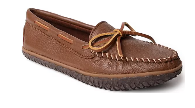 Descoperirea &icirc;ncălțămintei și accesoriilor Minnetonka m-a transformat stilul și confortul zilnic